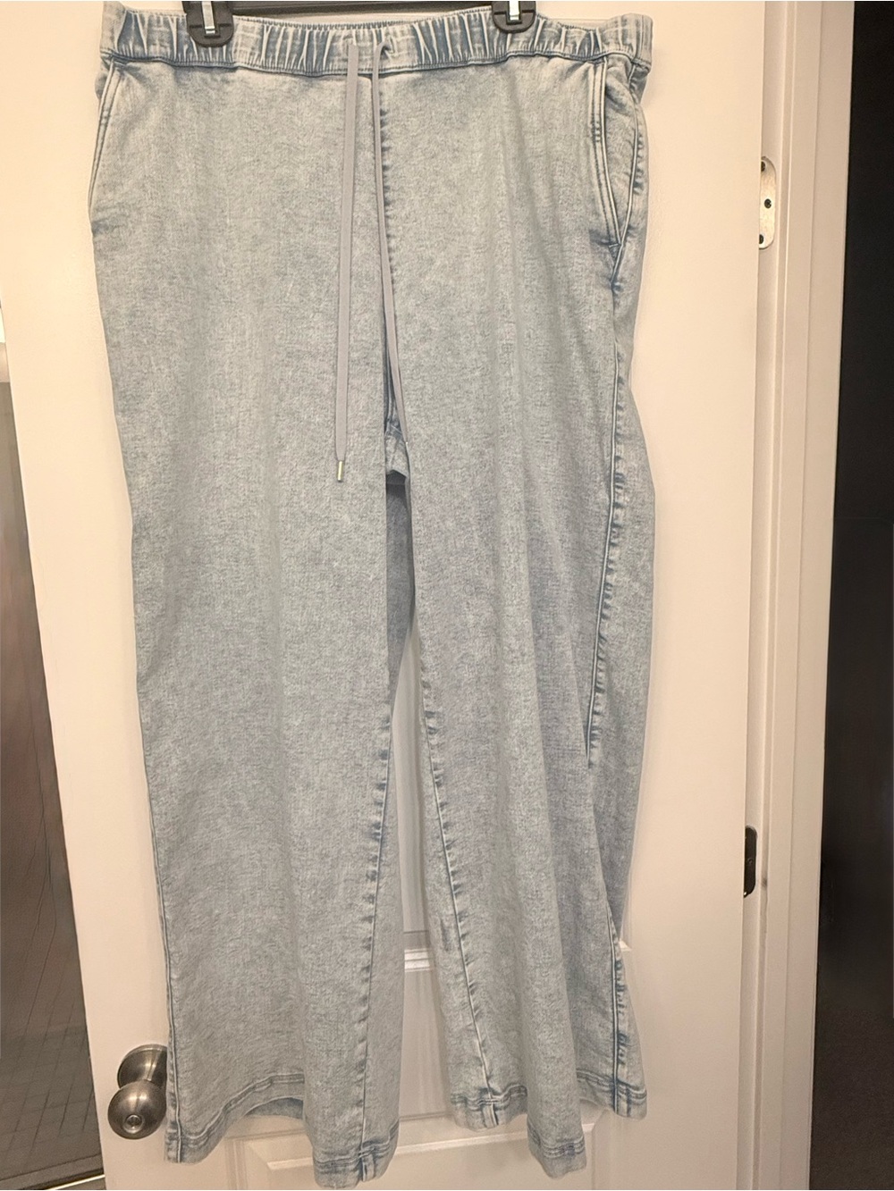 CALIA by Carrie Underwood Light Wash Wide-Leg Drawstring Jeans